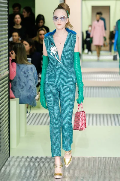 Look 11
